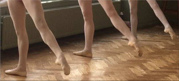 Ballet barre gestrekte voeten